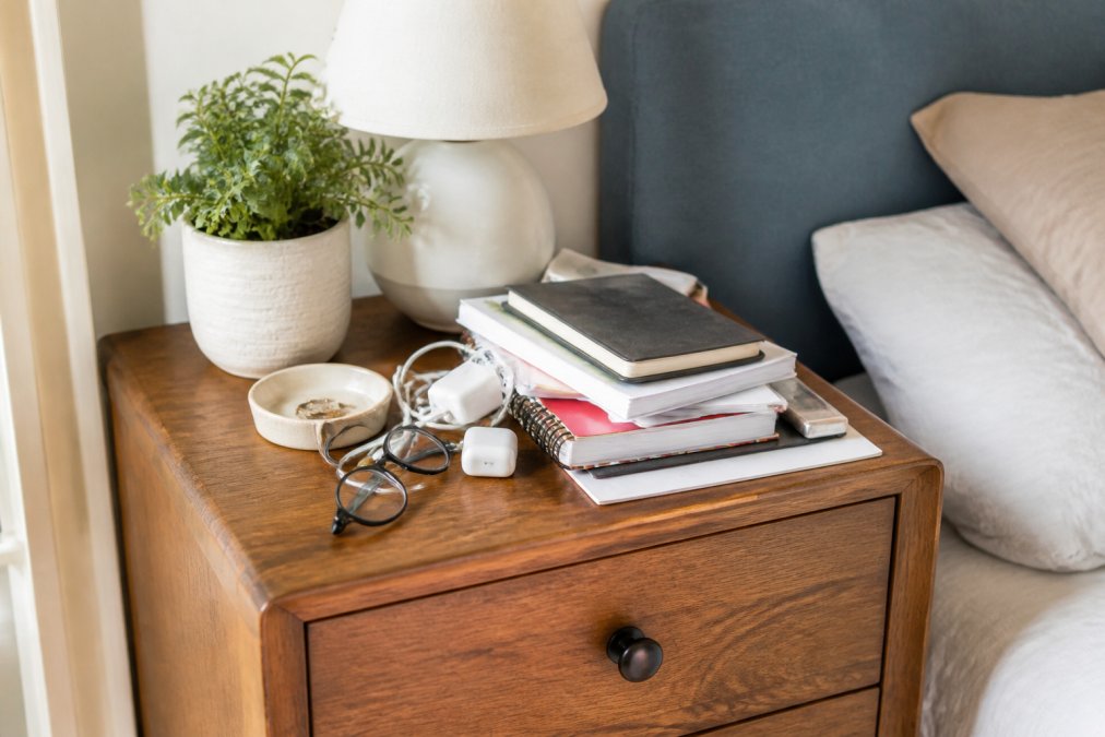 How to Declutter a Small Nightstand Desk in 15 Minutes